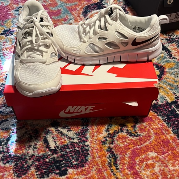 nike running shoes - Picture 1 of 3